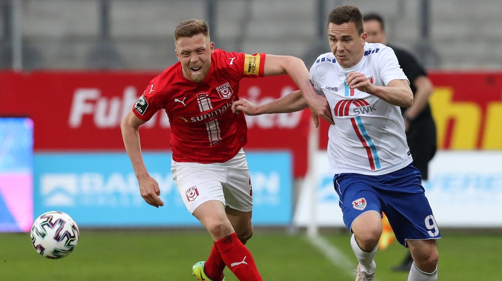 Fabian Menig (l.), hier bei einem seiner wenigen Pflichtspiele für den Halleschen FC gegen Uerdingen.