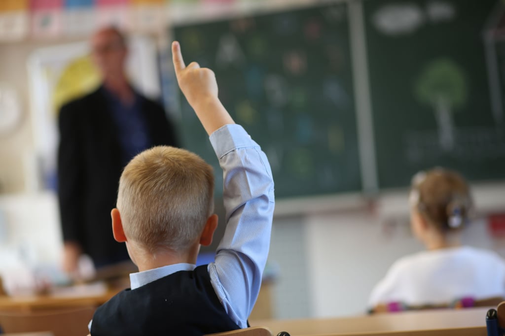 Grundschüler im Unterricht: Lehrermangel ist ein Problem in ganz Sachsen-Anhalt. Der ländliche Norden und Dessau aber sind viel stärker betroffen als der Landessüden.