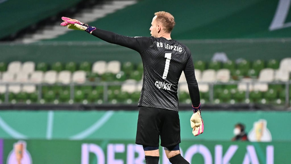 Péter Gulácsi will mit RB Leipzig den DFB-Pokal gewinnen.