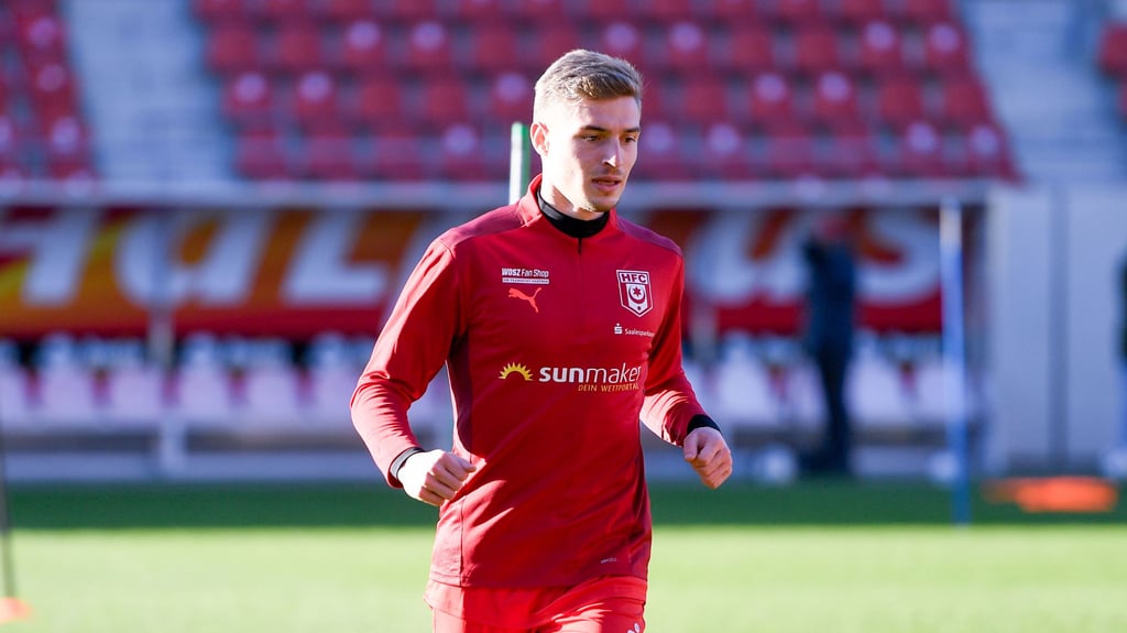Elias Huth wechselt vom 1. FC Kaiserslautern zum Halleschen FC und hat am Freitag gleich mittrainiert.
