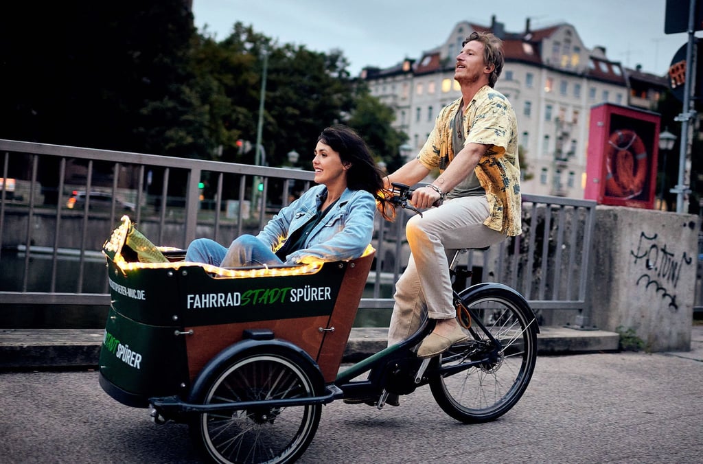 Julika (Lucie Heinze) und Konstantin (Golo Euler) in einer Szene des Spielfilms "Eine Liebe später".