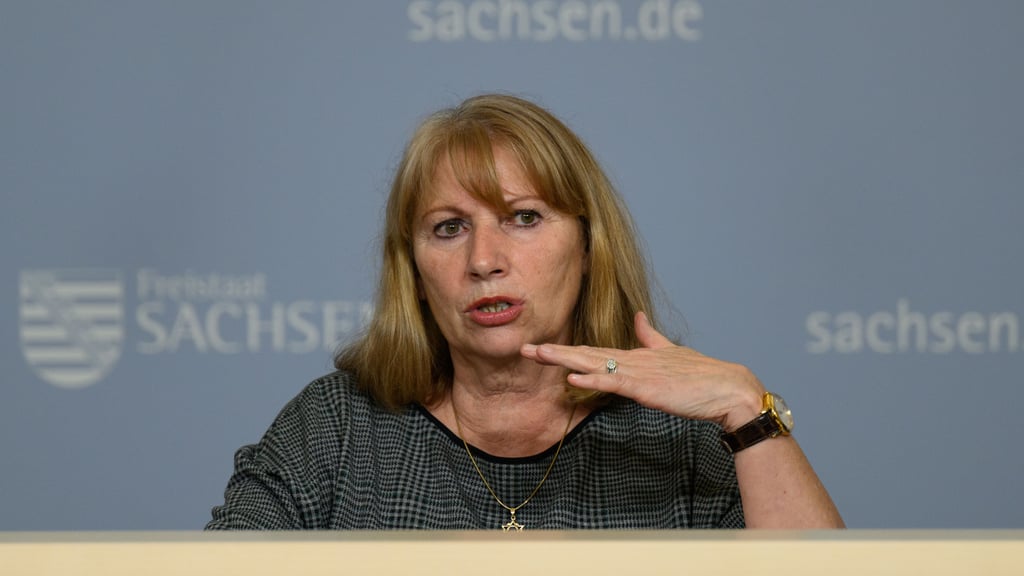 Petra Köpping, Sozialministerin von Sachsen: Das von ihr geführte Ministerium wehrt sich gegen gefälschte Flyer.