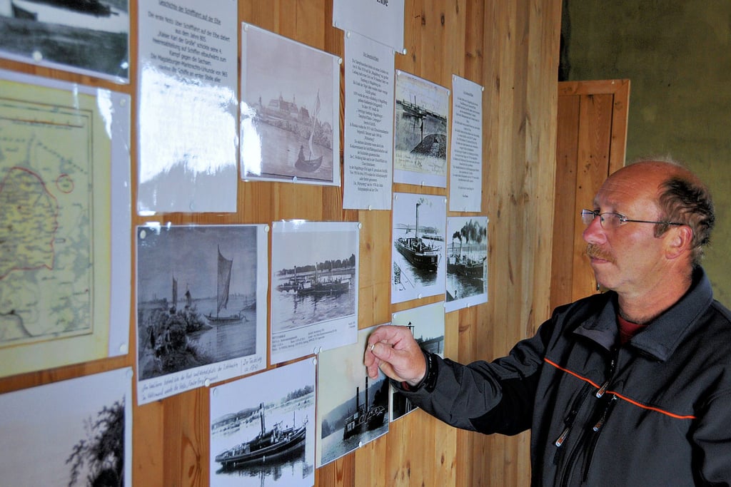 Uwe Hasse (58) zeigt seine Exponate.