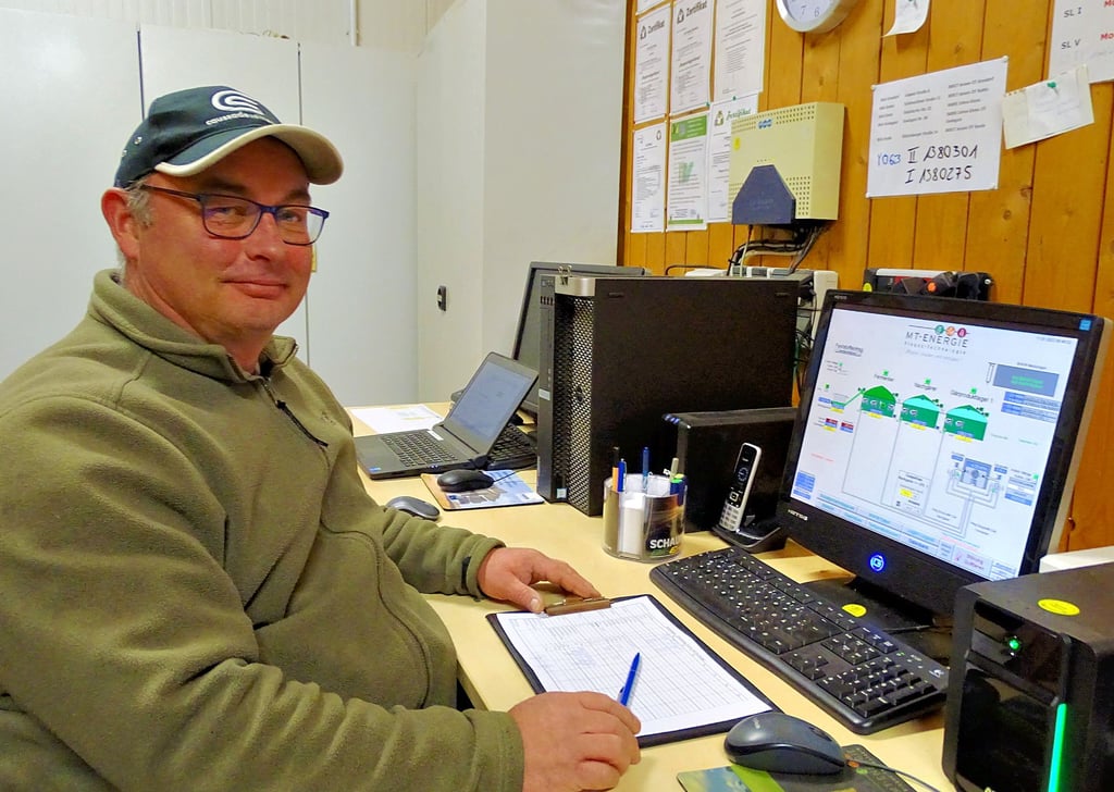 Schaltwarte statt Landmaschine: Nobert Dümichen ist einer von vier Landwirten in der Arnsdorfer Biogasanlage von Seydaland, die als Biogasanlagenfahrer ausgebildet und zertifiziert wurden.