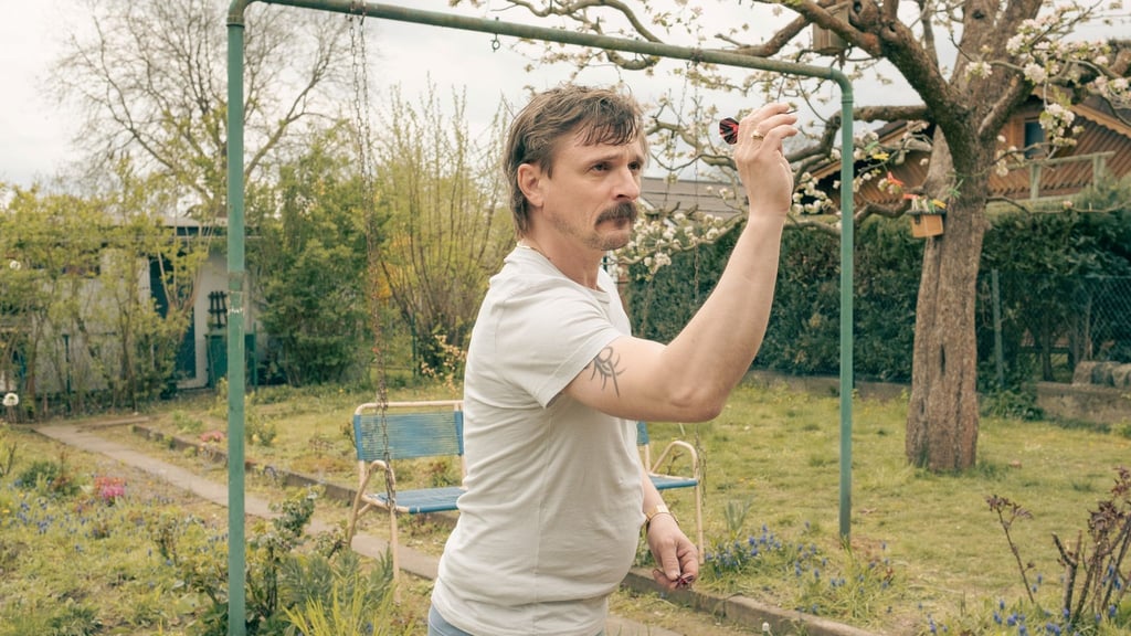 Florian Lukas als Eddie in der Comedy-Serie „Die Wespe“.