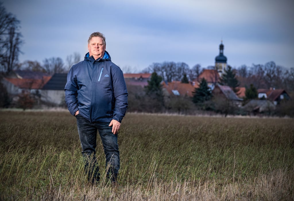 Von einst 130 Einwohnern sind nur noch Jens Hausner und sieben weitere Familien in Pödelwitz geblieben. Ihr Duchhaltewille hat sich aber ausgezahlt.