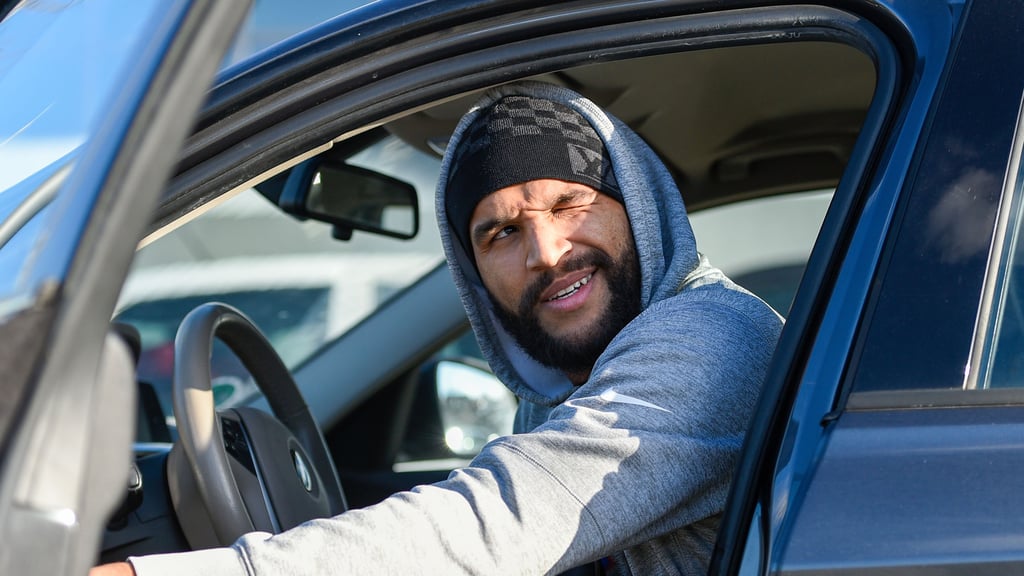 Sein letzter Akt als HFC-Profi: Terrencen Boyd steigt am Leuna-Chemie-Stadion in sein Auto und macht sich auf den Weg nach Kaiserslautern.