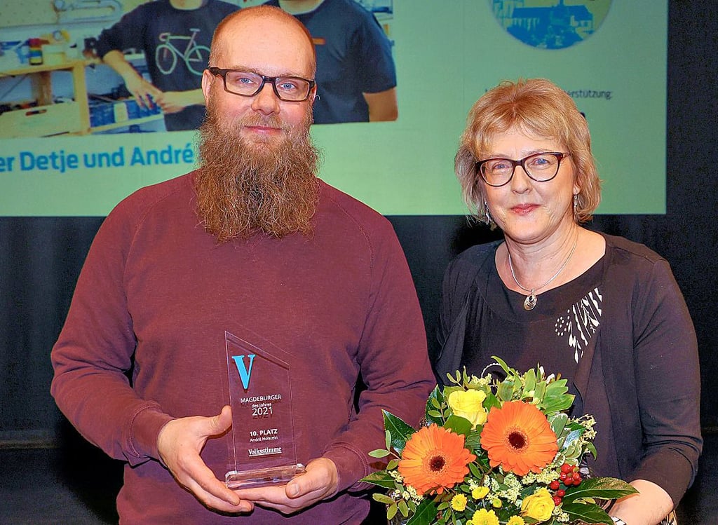 André Holstein und Laudatorin Jana Heute bei der Gala für die „Magdeburger des Jahres 2021“ im Opernhaus. Spencer Detje konnte an der Veranstaltung leider nicht teilnehmen.