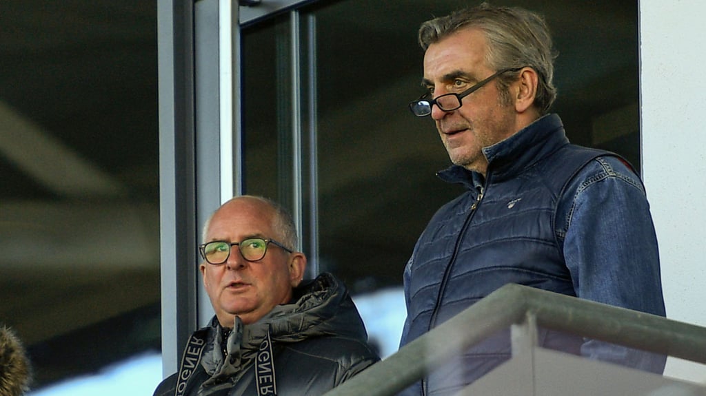 HFC-Präsident Jens Rauschenbach (l.) und Sportdirektor Ralf Minge erlebten einen turbulenten Freitag beim Halleschen FC.