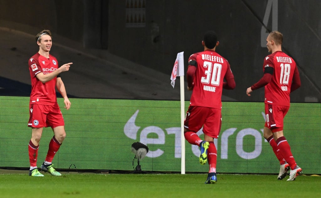 Begeisterte mit seiner Fußfertigkeit nicht nur die Mitspieler sondern auch sein Heimatland Österreich: Bielefelds Patrick Wimmer (l).