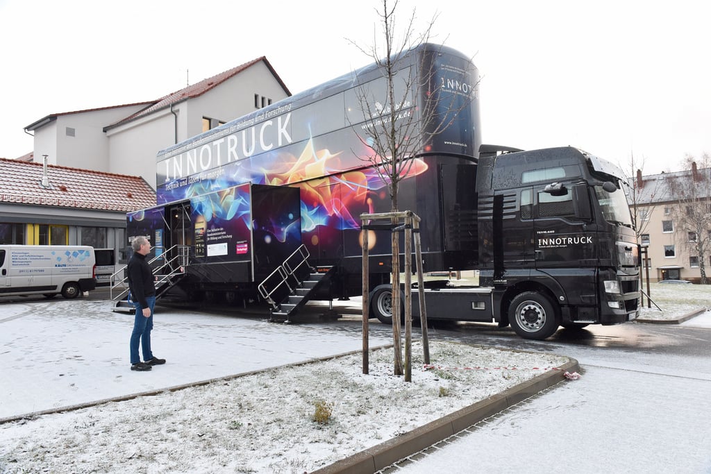 Der Innotruck macht nicht nur optisch etwas her, sondern hat im Inneren jede Menge zu bieten.