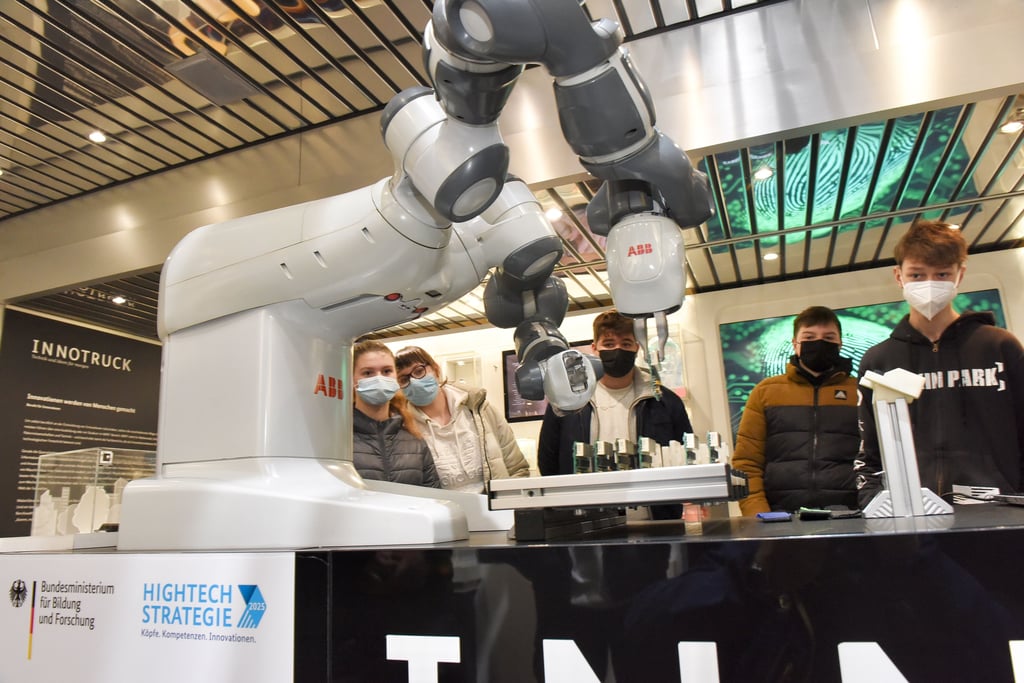 Der Zweiarm-Roboter ist eines der Highlights in der Ausstellung.