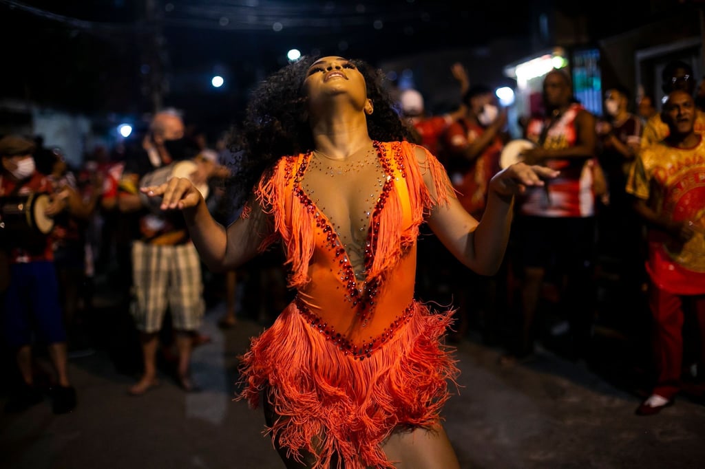 Sambaschuln bereiteten sich bereits auf den Karneval vor. Nun wurden die Umzüge in Brasilien erneut verschoben.
