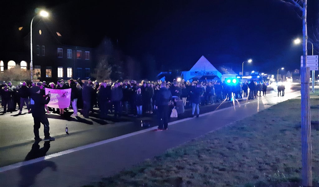 Auf der Höhe der Elbe-Havel-Passage stoppt der Zug und hört eine kurze Ansprache und Westernhagens "Freiheit".
