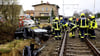 Zug kollidiert auf Roßlaer Bahnübergang mit Pkw