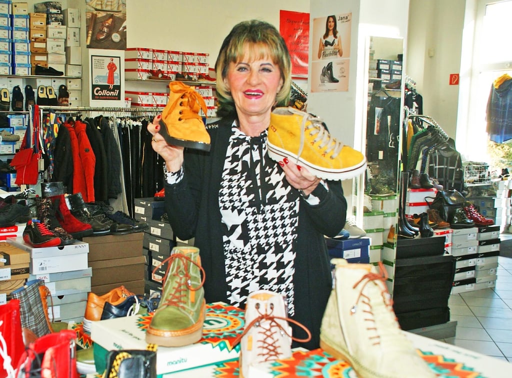 Seit Juni 2000 verkauft Karin Baumer in Zeitz-Ost hochwertige Schuhe.
