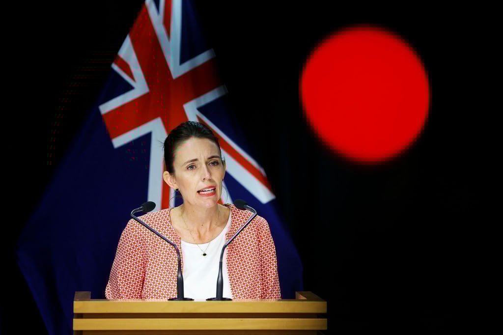 Die neuseeländische Premierministerin Jacinda Ardern muss ihre Hochzeit wegen neuer Coronavirus-Restriktionen im Land verschieben.