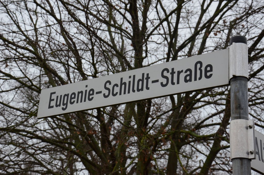 Die Eugenie-Schildt-Straße in Kalbe erinnert an die Malerin und Gönnerin der Stadt.