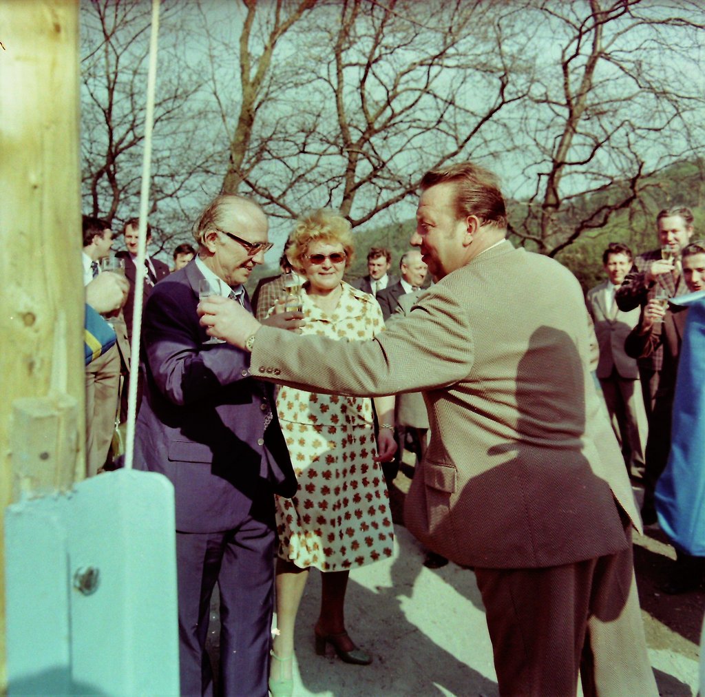 Sektempfang an der Flamme der Freundschaft in Hettstedt: Horst Sindermann damals DDR-Ministerpräsident besuchte am 1. Juni 1976 mit seiner Gattin das Mansfelder Land.