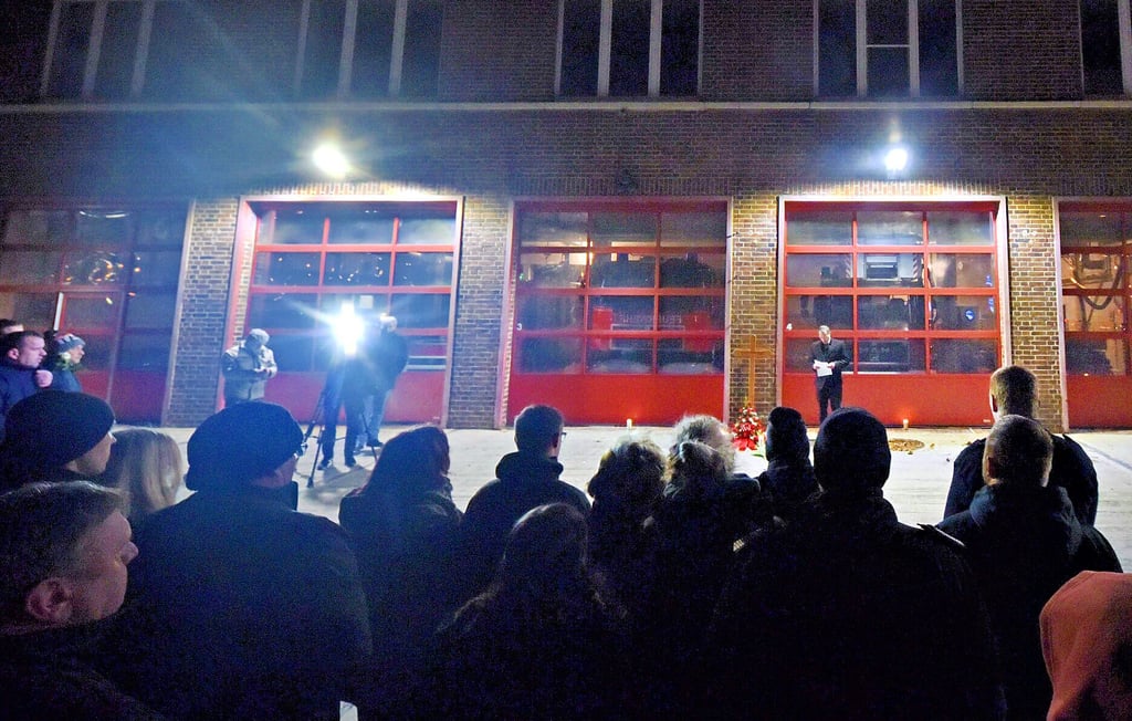 Etwa 60 Menschen waren am Freitagabend gekommen, um von der Altstadtwache Abschied zu nehmen.