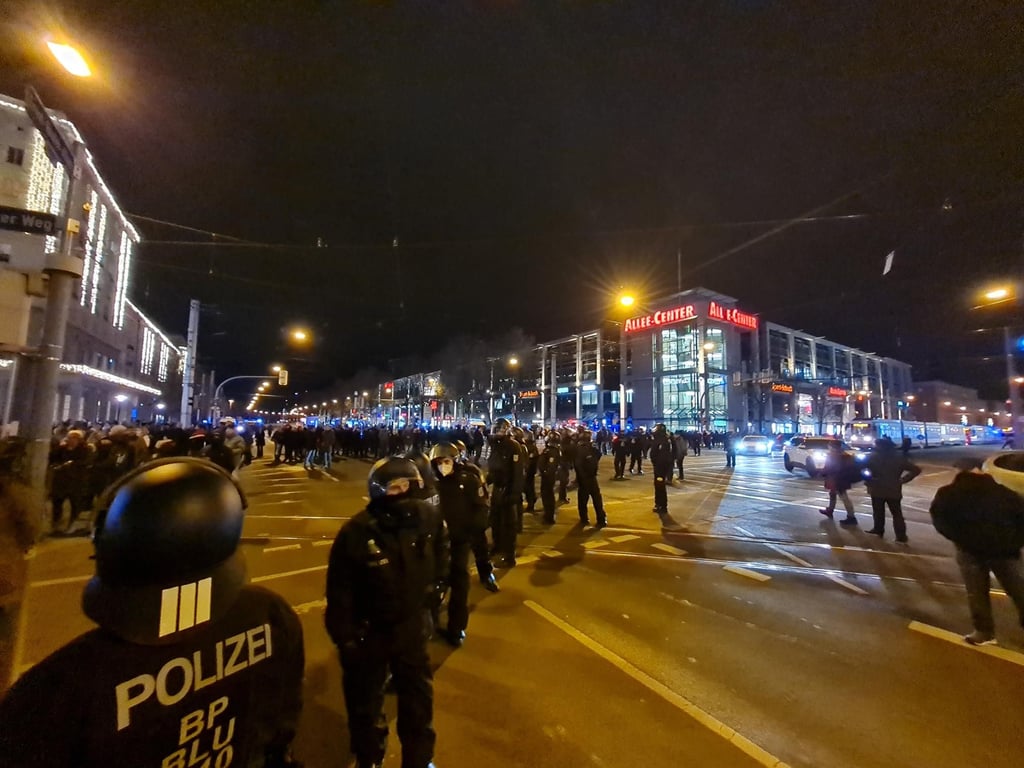 Aufgrund der Proteste kam es auch an diesem Montag in Magdeburgs Innenstadt wieder erheblichen Verkehrseinschränkungen.