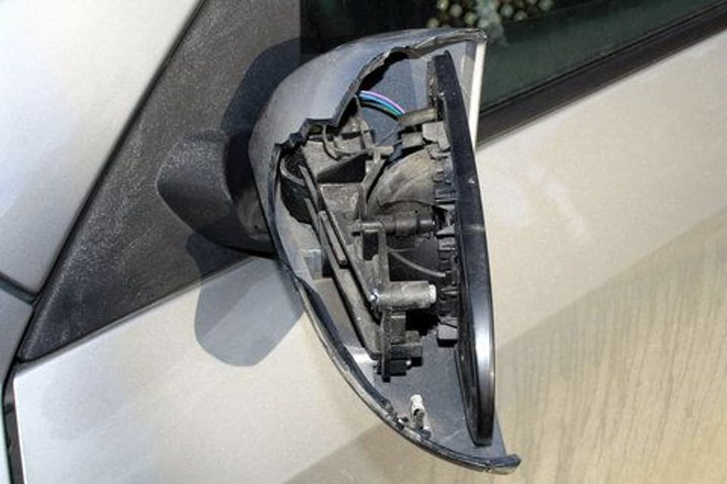 Im und rund um das Paulusviertel hatte es ein Angreifer auf die Außenspiegel von mindestens 19 Autos abgesehen.