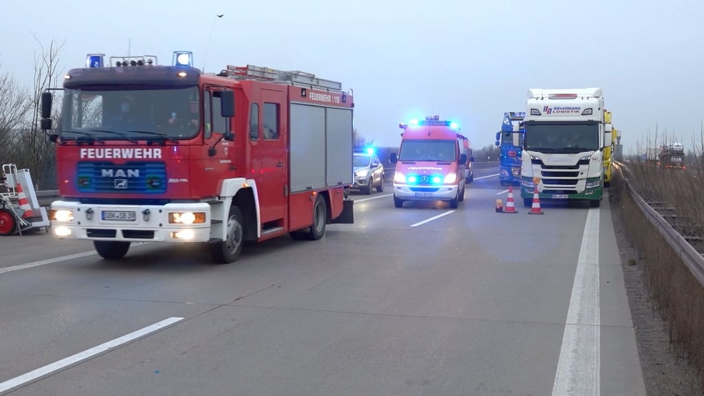 Die A14 ist bei Schönebeck nach einem Gefahrgut-Unfall gesperrt.