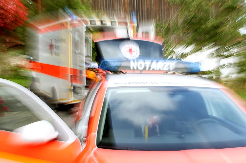 Bei einem Verkehrsunfall auf der L 47 zwischen Hohenwarsleben und Dahlenwarsleben im Landkreis Börde sind am Dienstag zwei Menschen gestorben.