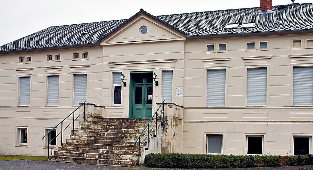 Dorfgemeinschaftshaus Jerchel: Das größte Problem ist seit Jahren die sich auflösende Treppe.