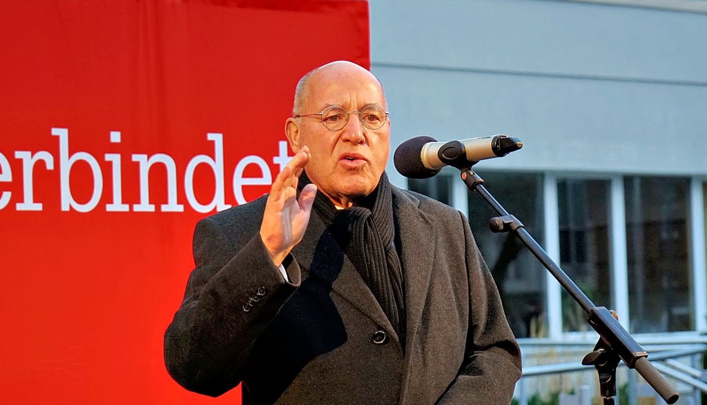 Gregor Gysi sparte in Salzwedel nicht mit Kritik an der Corona-Politik. Aber auch die Weltpolitik gehörte zu seinen Themen.