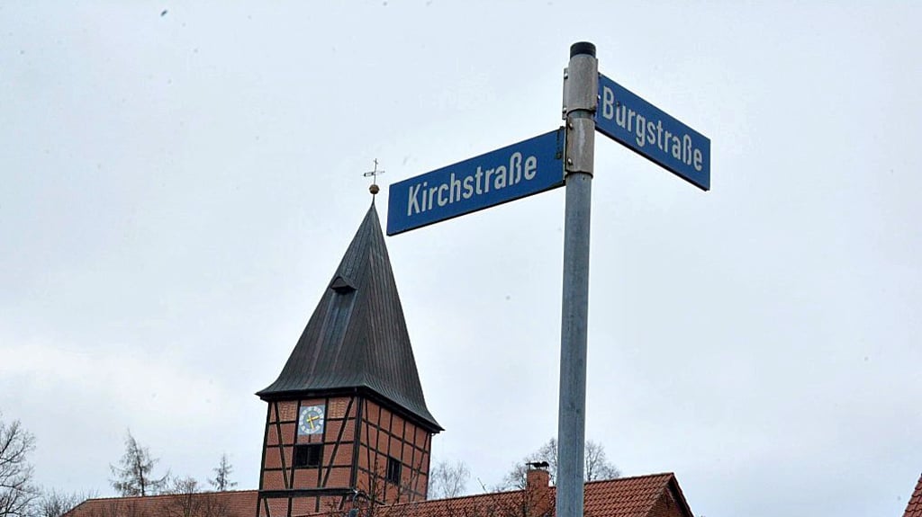 Klötzer Straßennamen würden die Ortschronisten gern mit älteren Schülern erforschen und so Nachwuchs gewinnen.