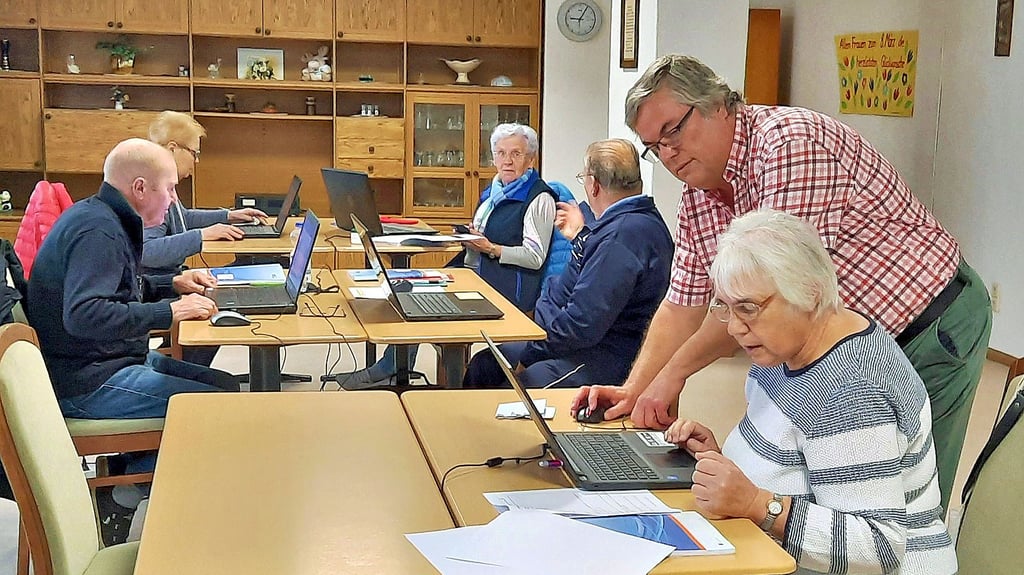 Computerkurs für Senioren: Im Oktober war die Kreisvolkshochschule mit diesem Angebot schon einmal in Völpke. Ab Februar wird die Kursreihe neu aufgelegt.