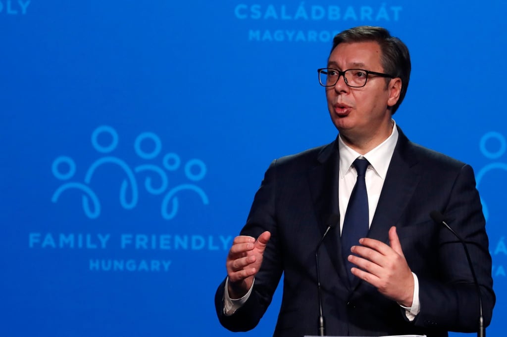 Serbiens Präsident Aleksandar Vucic hat erneut Partei für Novak Djokovic ergriffen.