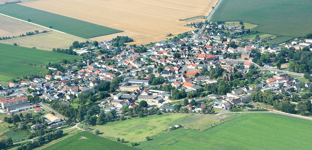 Aus der Gemarkung Großmühlingen soll die Gemeinde Bördeland Grundstücke abtreten. Da diese nicht mehr in Gemeindebesitz sind, muss die Gemeinde Ersatzzahlungen leisten.