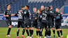 Zu Gast beim MSV Duisburg kam der 1. FC Magdeburg gestern fast nicht aus dem Jubeln raus. Neuzugang Tatsuya Ito (5. v. l.) und Startelf-Rückkehrer Sirlord Conteh (3. v. r.) waren zwei maßgebliche Wegbereiter. Später trafen auch Tobias Müller (l.) und Baris Atik (r.). 