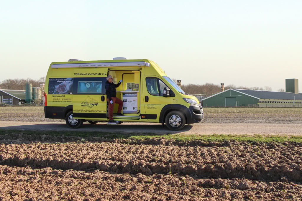 Mit dem mobilen Labor des VSR-Gewässerschutzes können Wasserproben auch vor Ort untersucht werden.