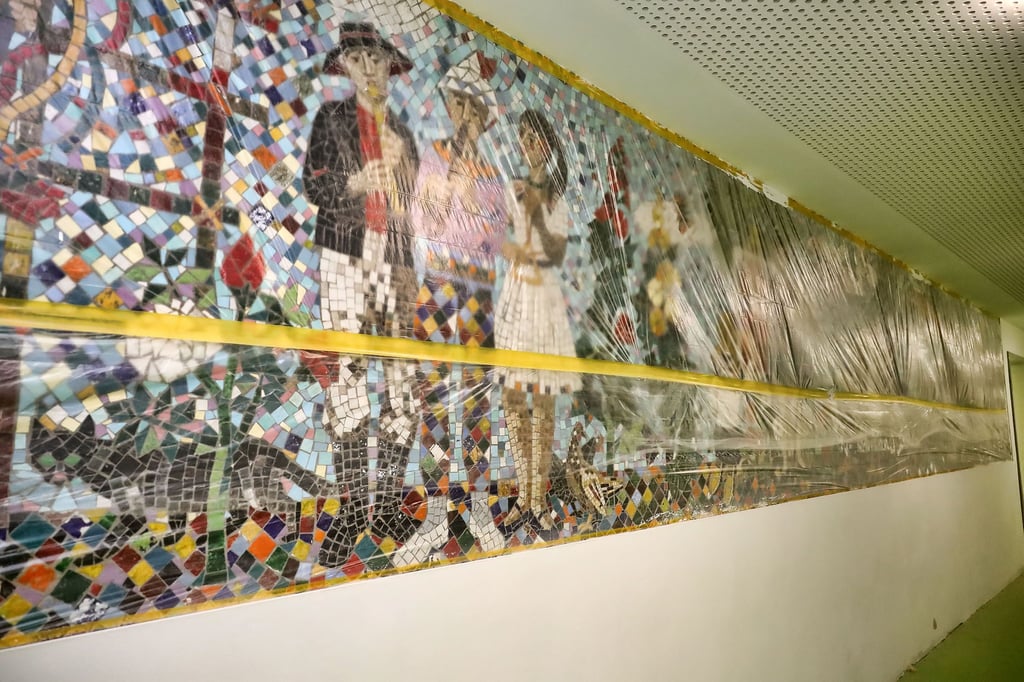 Das Mosaik im Flurder Heineschule bleibt erhalten.