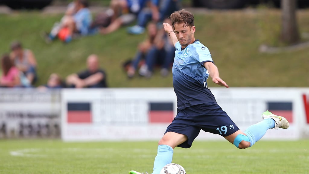 Umberto Tedesco 2016 bei einem Testspiel mit den Stuttgarter Kickers.