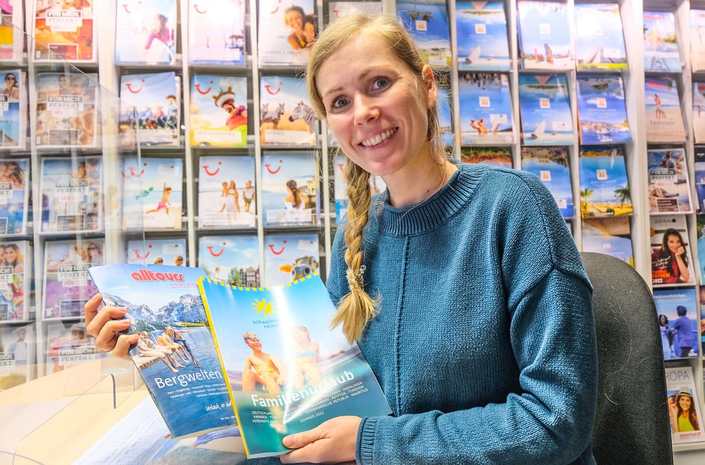 Für Carolin Schällig heißt es buchen, buchen, buchen. Die Reiseverkehrsfachfrau zeigt sich vom Ansturm überrascht.
