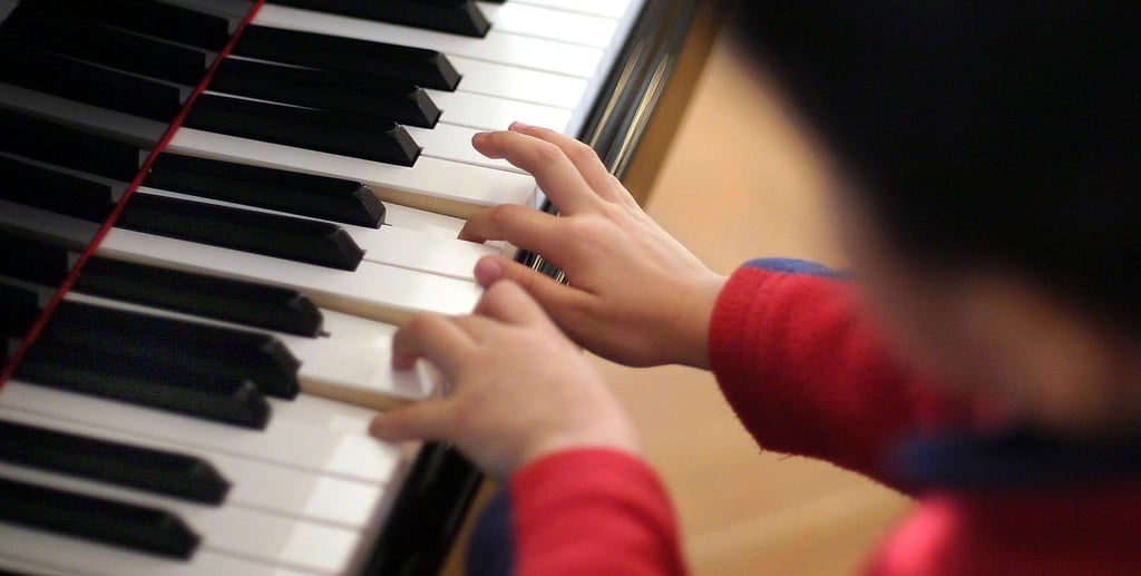 Kinder stoßen beim Musizieren manchmal noch auf rassistische Kinderlieder, die in der Zeit des Nationalsozialismus populär waren.