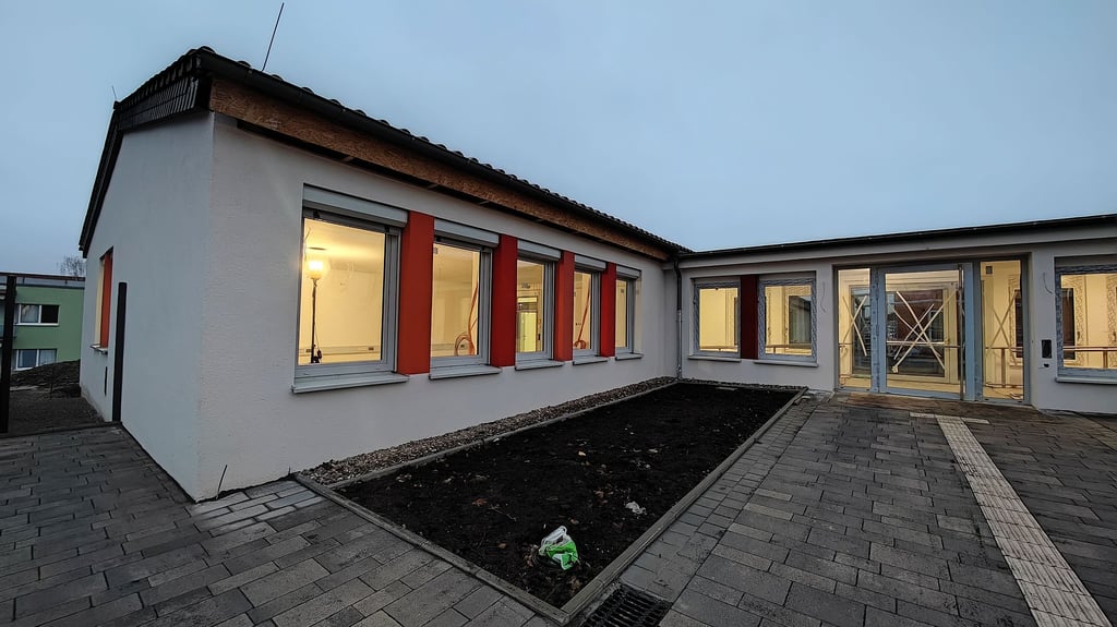 Die sanierte Heinschule in Sangerhausen. Im Außenbereich muss noch einiges getan werden.