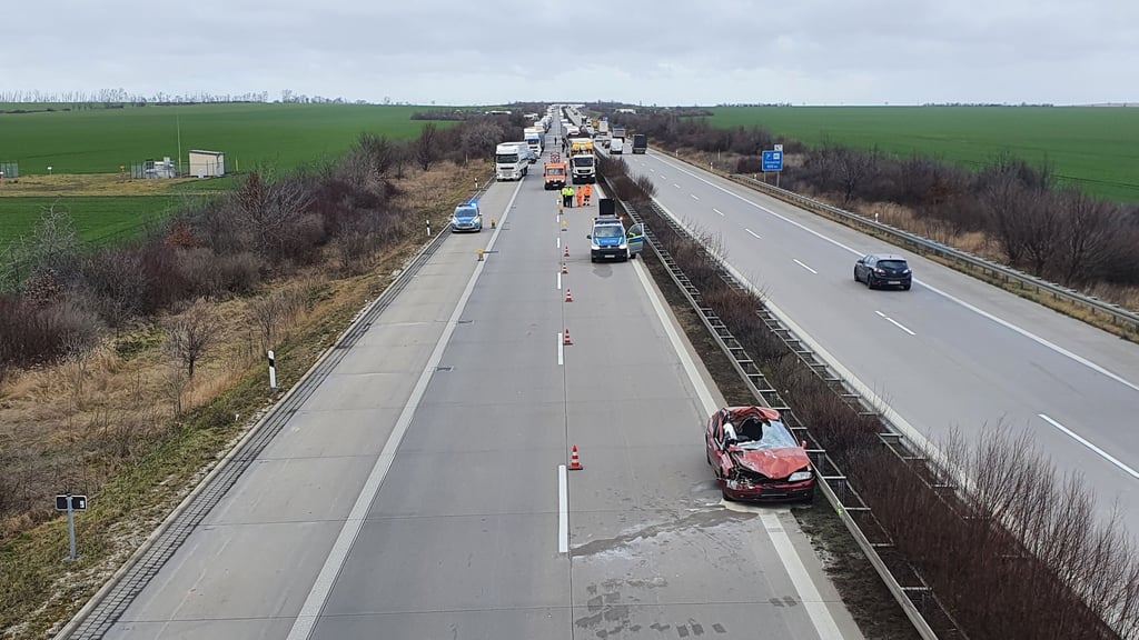 Schwerer Verkehrsunfall auf der A38 bei Merseburg