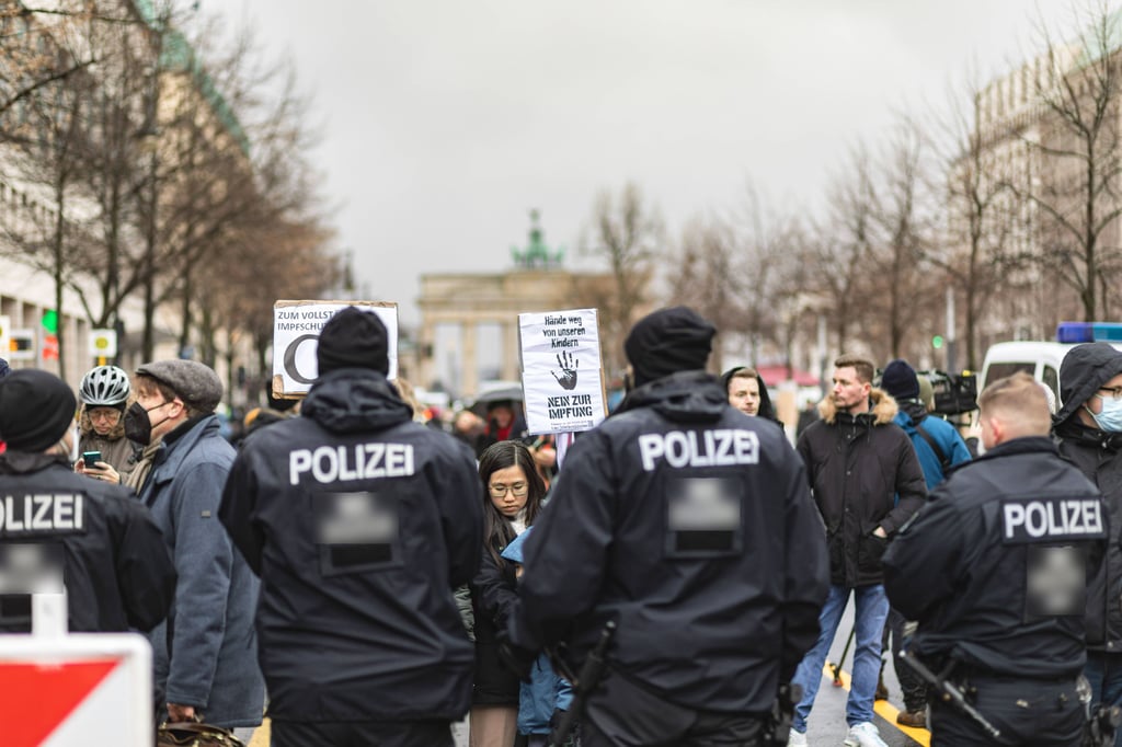 Der Landtag von Sachsen-Anhalt debattierte über Demonstrationen gegen Corona-Regeln.