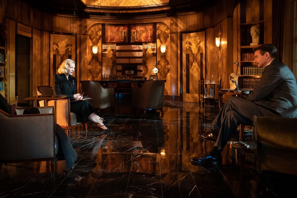Unheilvolle Begegnung: Die gerissene Psychiaterin Doktor Lilith Ritter (Cate Blanchett) tritt in das Leben von Stanton Carlisle (Bradley Cooper).