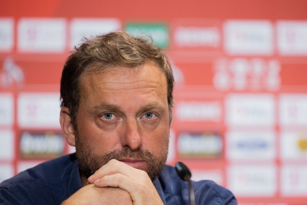 Kölns sportlich Verantwortlicher Jörg Jakobs beschreibt Chabot als robusten Verteidiger.