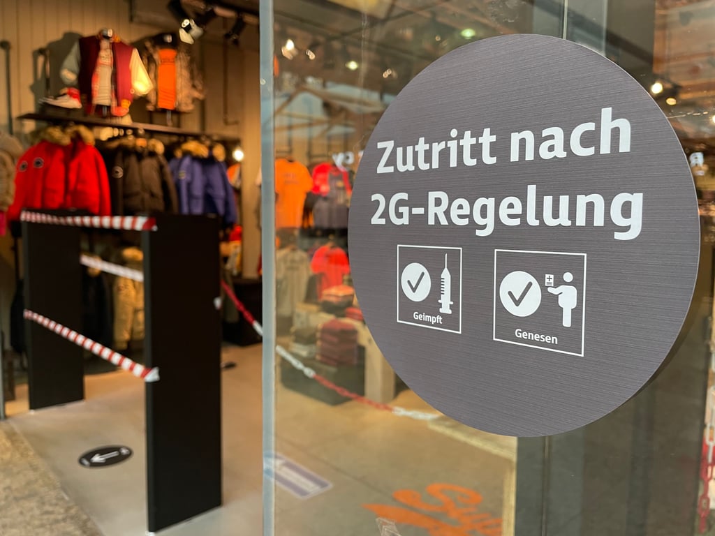 Dass die aktuell gültige 2G-Regel nur Geimpften und Genesenen Zutritt zu Geschäften, Restaurants und Kultureinrichtungen erlaubt, macht aus Sicht von Oberbürgermeister Lutz Trümper unter heutigen Bedingungen „keinen Sinn mehr“. „3G mit Test ist ausreichend. Das muss diskutiert werden.“
