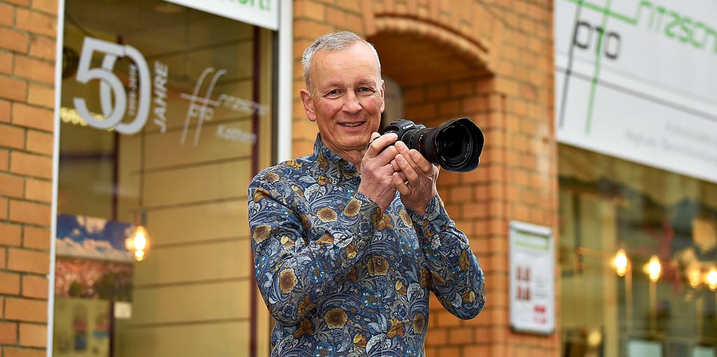 Am liebsten fotografiert Henner Fritzsche Hochzeiten. Er genießt es, die schönen Momente im Bild festzuhalten.