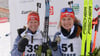 Franziska Hildebrand (l.) und Janina Hettich (r.) zeigen bei den Europameisterschaften in Arber stolz ihre Medaillen.