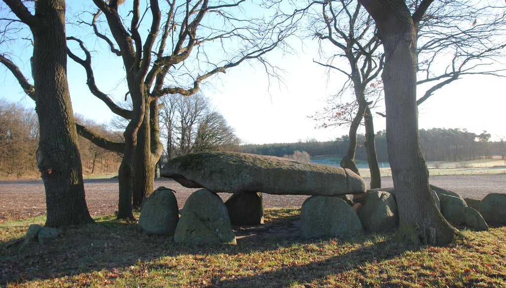 Das bekannte Goliathgrab bei Stöckheim ist ein Anziehungspunkt für Touristen und ein beliebtes Fotomotiv. Noch fehlt allerdings eine Infotafel, die das Landesamt für Denkmalpflege und Archäologie aber möglichst noch in diesem Jahr aufstellen will.