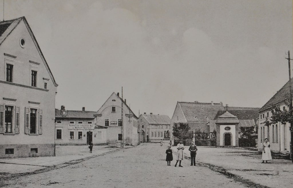 Der Marktplatz in Großmühlingen um das Jahr 1908.